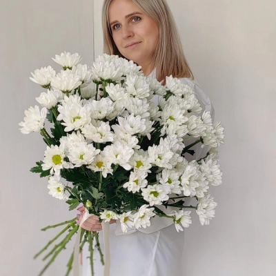 Букет «Ромашка» — свежесть белых хризантем в деревенском стиле Красноярск Красноярский край
