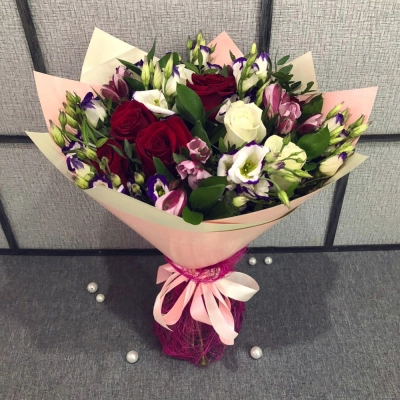 Букет из роз, эустом и альстромерий – гармония утонченности и свежести Красноярск Красноярский край