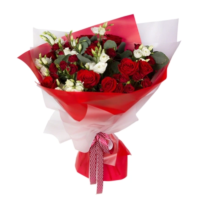 Контрастный букет «Рандеву» – красные розы и белые эустомы Красноярск Красноярский край